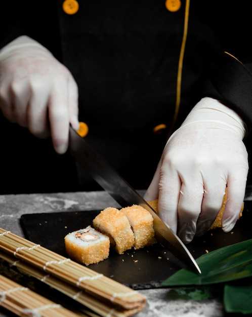 Это мероприятие собирает на одной площадке самых талантливых шеф-поваров, которые умело демонстрируют свое мастерство в приготовлении вкуснейших роллов и удивительных суши. Фестиваль становится настоящим праздником для гурманов, позволяя им не только попробовать блюда японской кухни, но и насладиться шоу, где каждый шаг в процессе приготовления становится настоящим искусством.