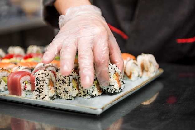 Суши и роллы - это одно из самых популярных блюд японской кухни, завоевавших сердца многих любителей кулинарного искусства по всему миру. Одним из ключевых ингредиентов этих блюд являются морепродукты, которые придают им особенный вкус и аромат. Но использование морепродуктов требует определенных навыков и знаний, чтобы достичь идеального результата.