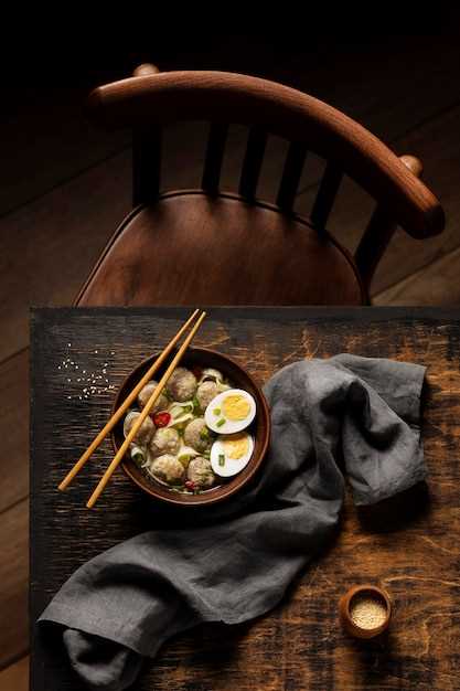 История и искусство японской кухни продолжают вдохновлять и удивлять людей по всему миру. Фильмы, посвященные этой кухне, помогают глубже понять ее суть и насладиться прекрасными образами, вкусами и ароматами. Они раскрывают все нюансы готовки, сервировки и потребления японских блюд, и позволяют проникнуться уважением к этому древнему искусству, которое продолжает радовать нас своим великолепием и изысканностью.