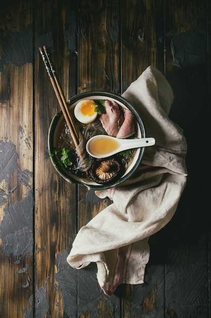 Японская кухня славится своей изысканностью и неповторимыми вкусовыми сочетаниями. Один из самых известных блюд этой кухни - это суп с угрем и морепродуктами. Это настоящая кулинарная палитра, которая поражает своим богатством и разнообразием.