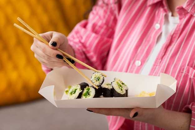 undefinedЯпонская культура суши</strong> известна во всем мире своим уникальным вкусом и неповторимым стилем приготовления. Одним из ключевых ингредиентов, определяющих вкус и качество суши, является рис. В японской культуре рис считается неотъемлемой частью пищи и играет важную роль в истории и традициях этой страны.