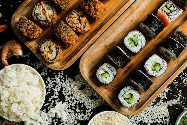 Суши - одно из самых популярных блюд японской кухни, которое завоевало сердца гурманов по всему миру. Главным ингредиентом суши является рис, который играет важную роль в создании идеального баланса вкуса и текстуры. Правильный выбор сорта риса для суши является залогом его великолепного вкуса и аутентичности.