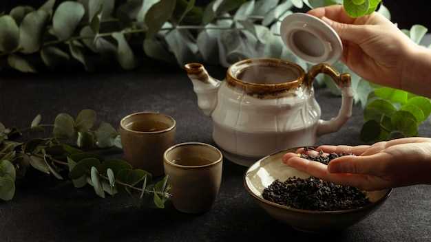 Хотя японские чайные традиции могут показаться сложными и многогранными, они являются частью повседневной жизни японского народа. Чаепитие – это не просто процесс питья чая, это способ погрузиться в мир эстетики, спокойствия и гармонии с природой, который помогает японцам найти равновесие в суете современного мира.